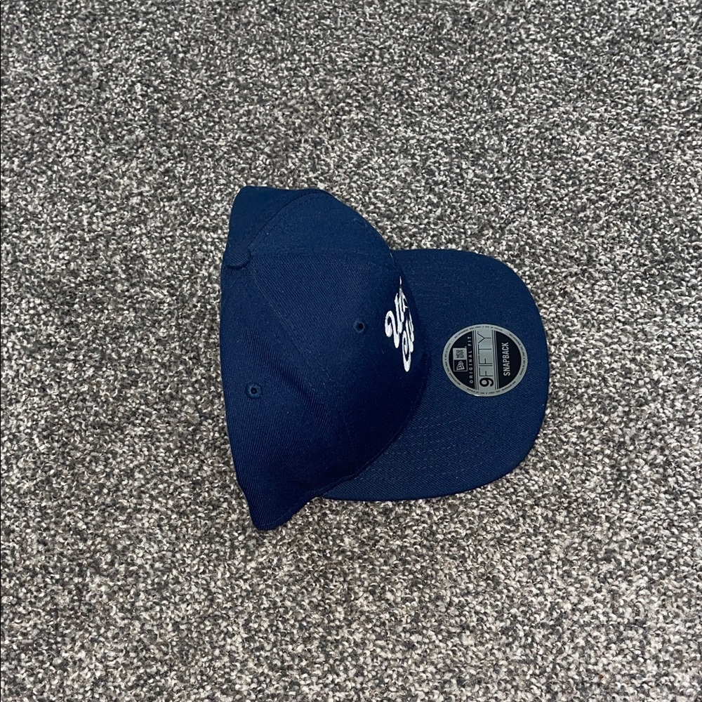 NWT’s Extremely Rare New Era Utica Club 9FIFTY Snapback Trucker- Navy & White - Picture 2 of 6